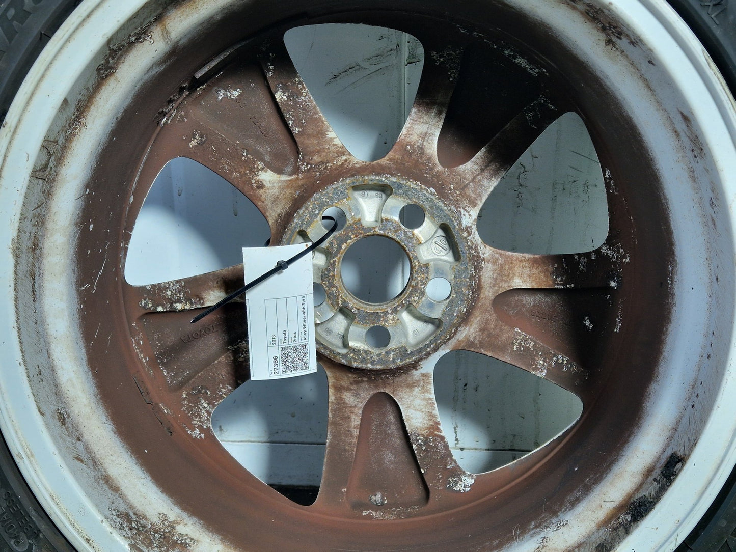 Toyota Prius MK3 (ZVW30) 17" Alloy Wheel with Tyre 215/45/17 ~3mm