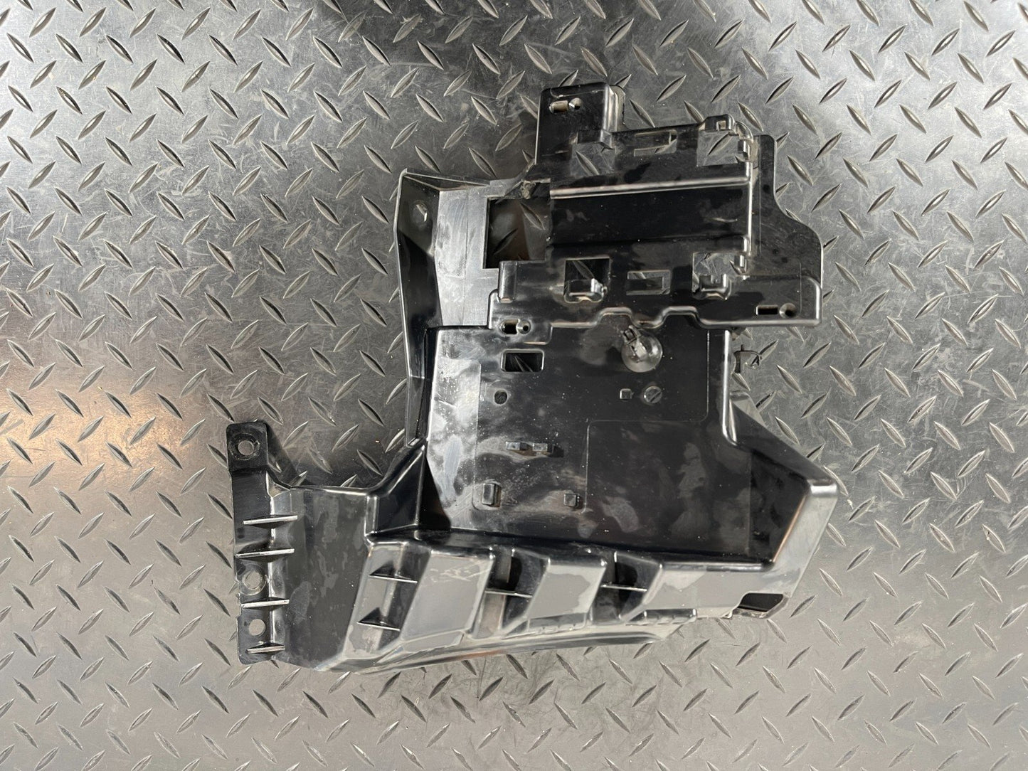 2019-ON LAND ROVER DISCOVERY L550 REAR RIGHT BUMPER MOUNTING BRACKET LK7217E800A