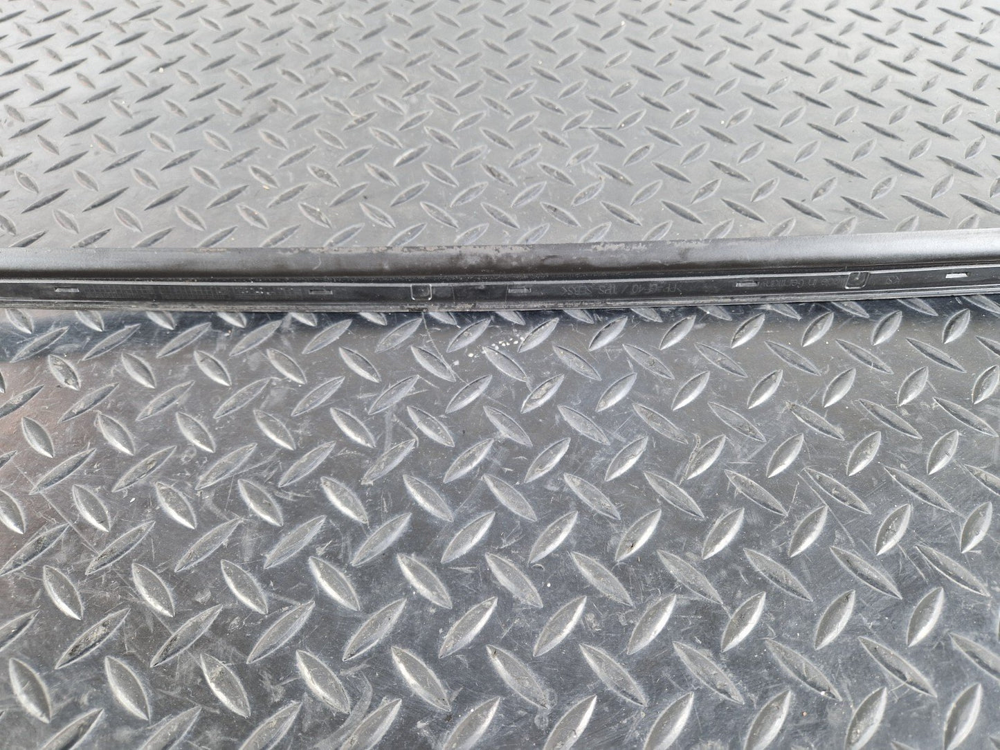 16-24 AUDI A5 F5 COUPE FRONT LEFT WINDSHIELD WATER DEFLECTOR STRIP 8W6854327B