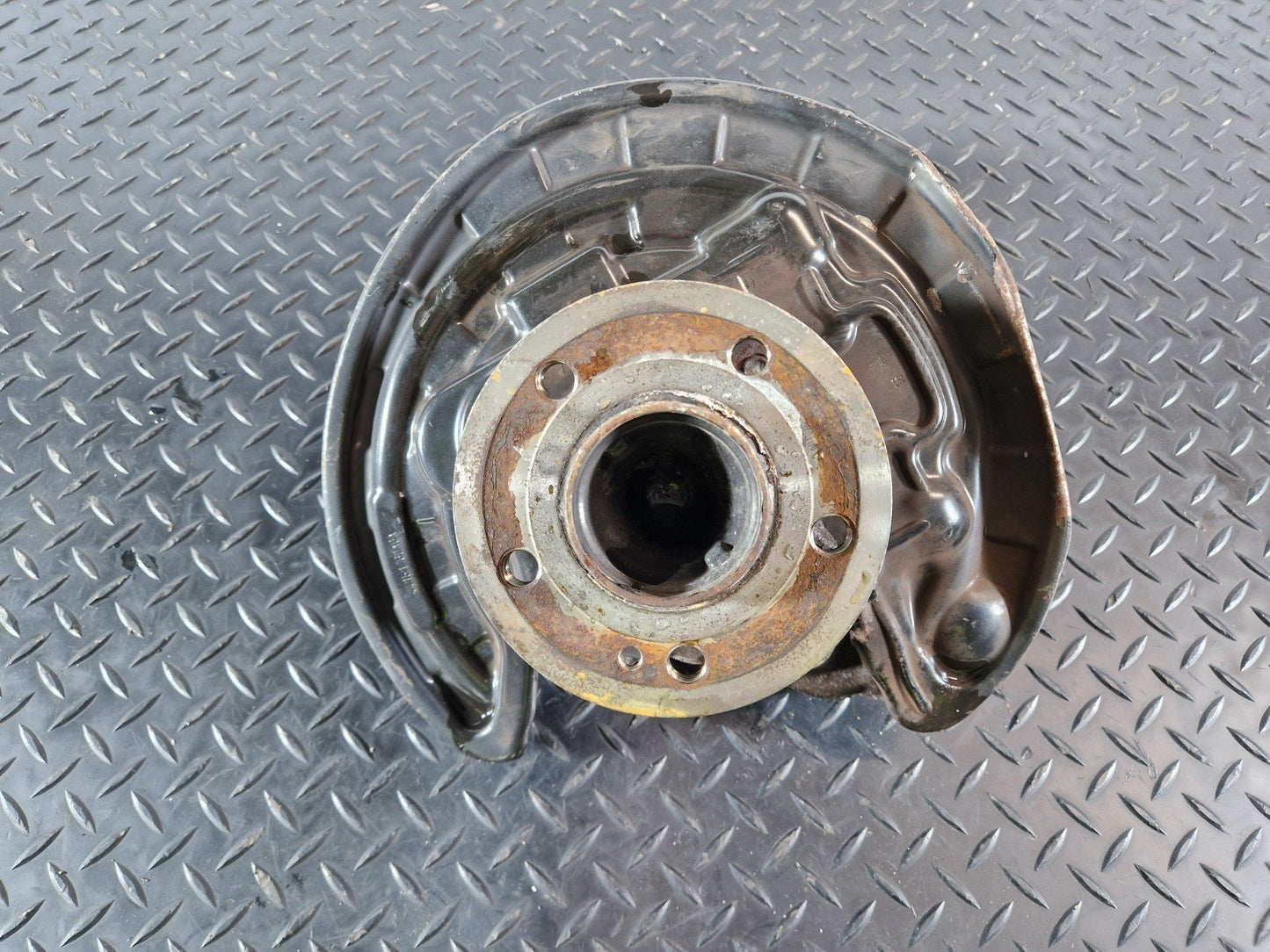 19-ON MERCEDES B CLASS W247 REAR RIGHT O/S WHEEL CARRIER HUB KNUCKLE A2473570400