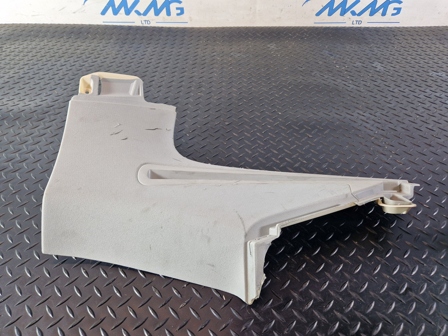 Audi A6 Allroad C7 GENUINE RIGHT UPPER D PILLAR TRIM 4G9867246B