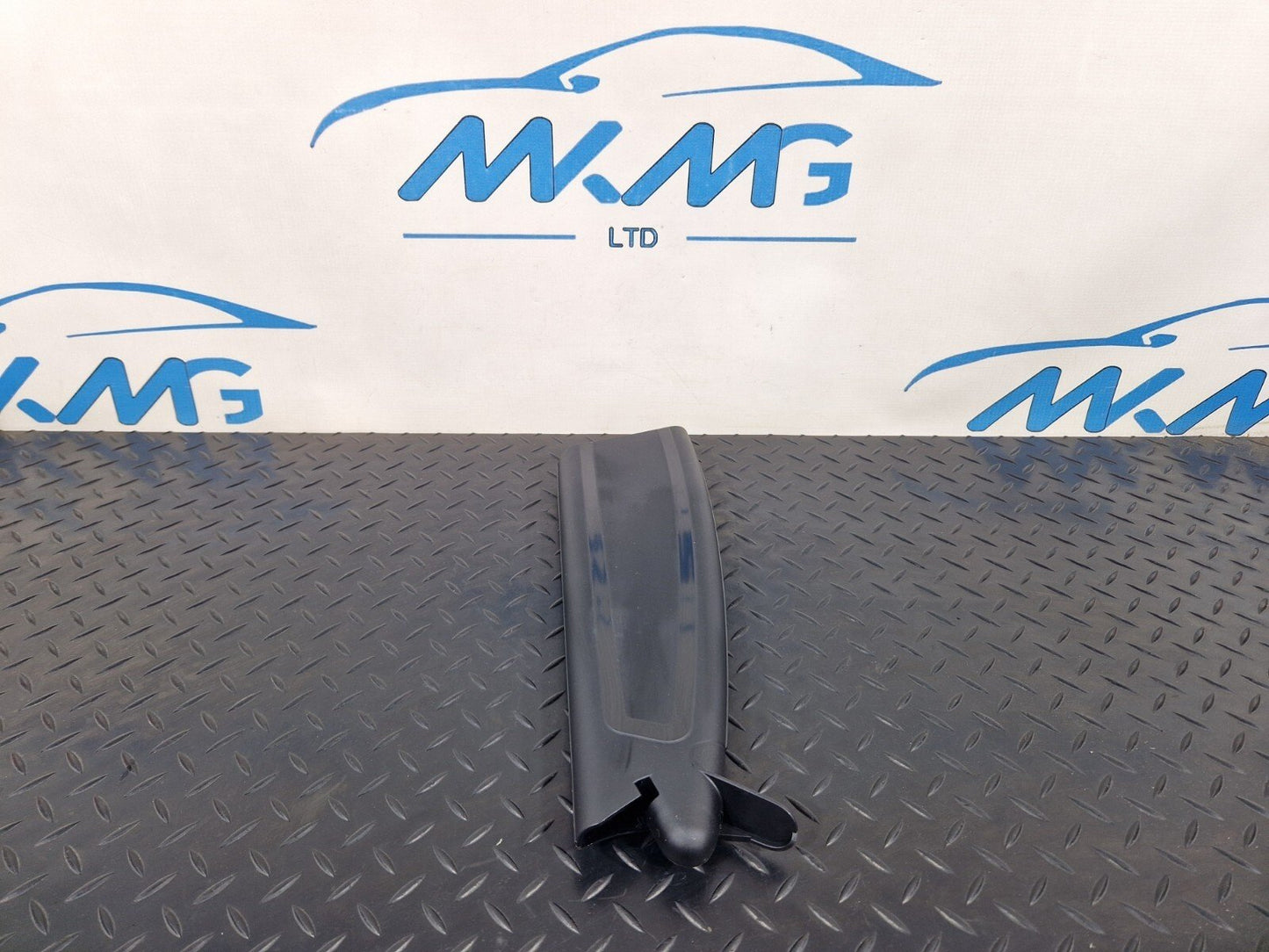 10-18 AUDI A7 4G S-LINE REAR LEFT TAILGATE HINGE COVER TRIM 4G8827991A