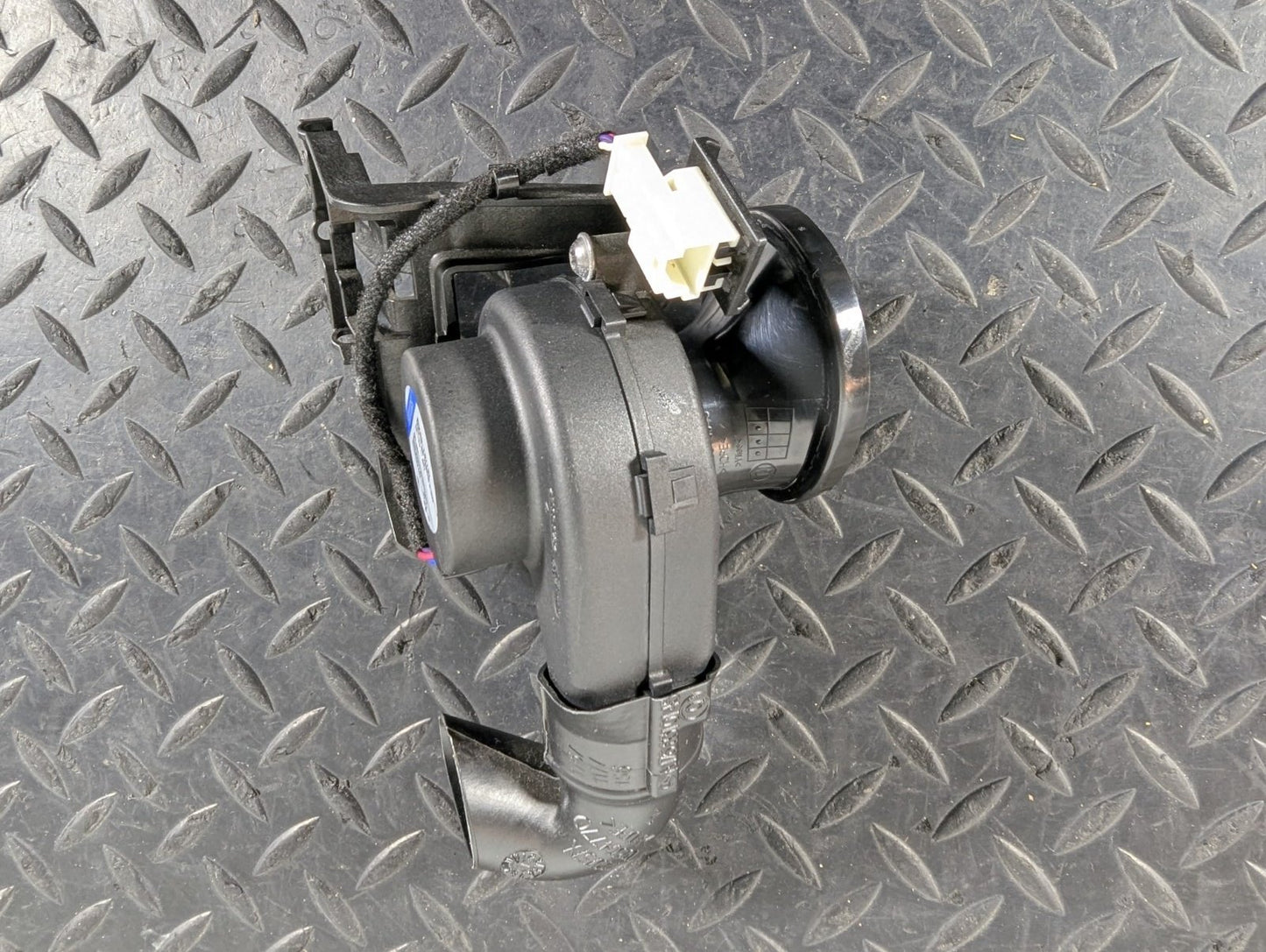 13-19 MERCEDES BENZ CLA C117  DASHBOARD HEATER BLOWER FAN MOTOR A2469064700