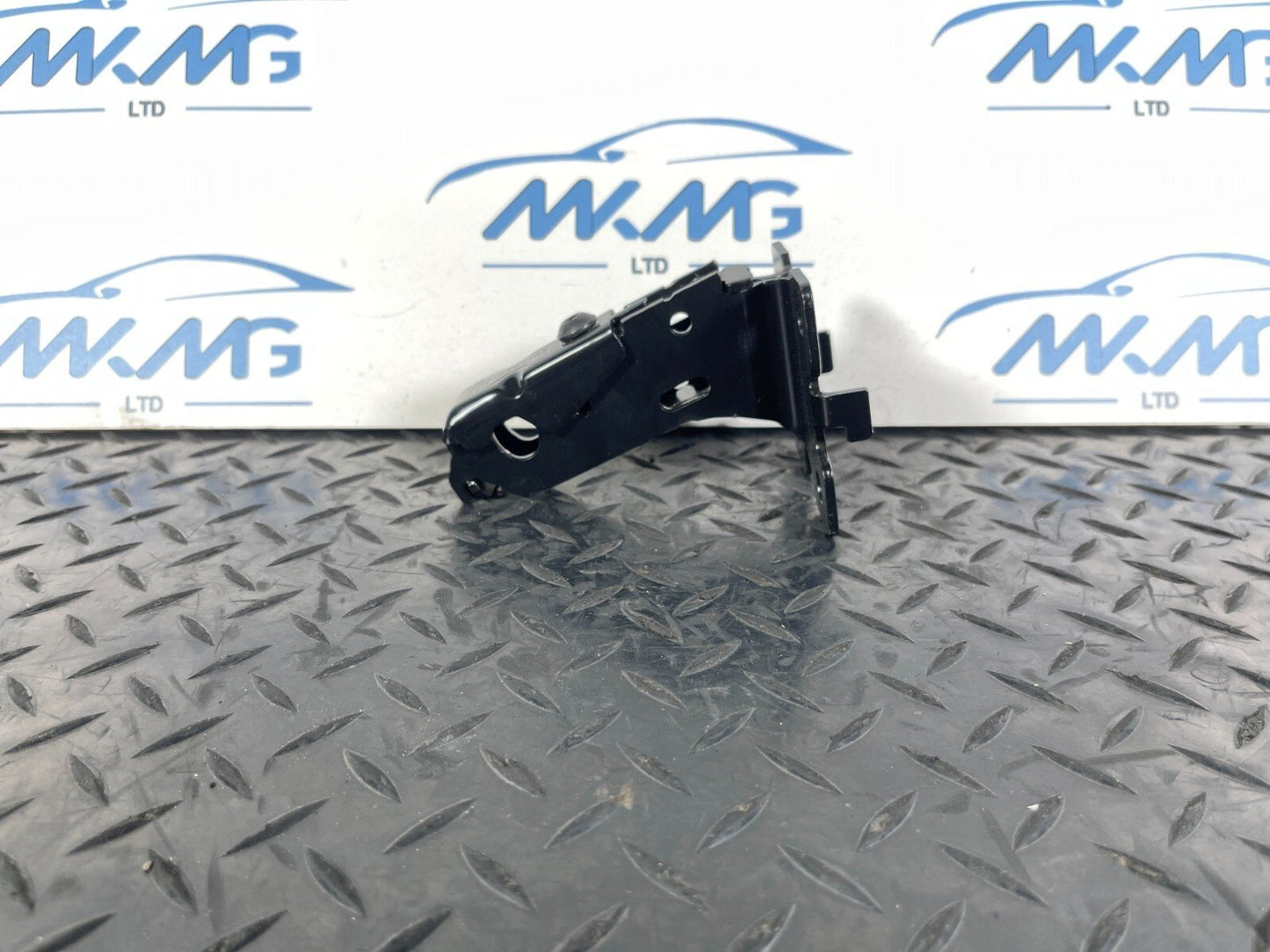 16-23 AUDI A5 F5 SPORTBACK S-LINE GENUINE REAR CENTRE SEAT BRACKET 8W0886177A