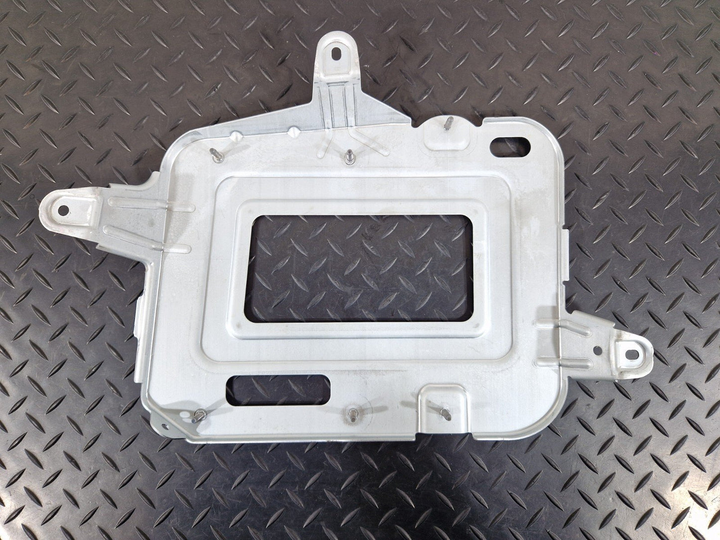 18-ON MERCEDES A CLASS W177 SPEEDOMETER MODULE BRACKET HOLDER MOUNT A2475455700