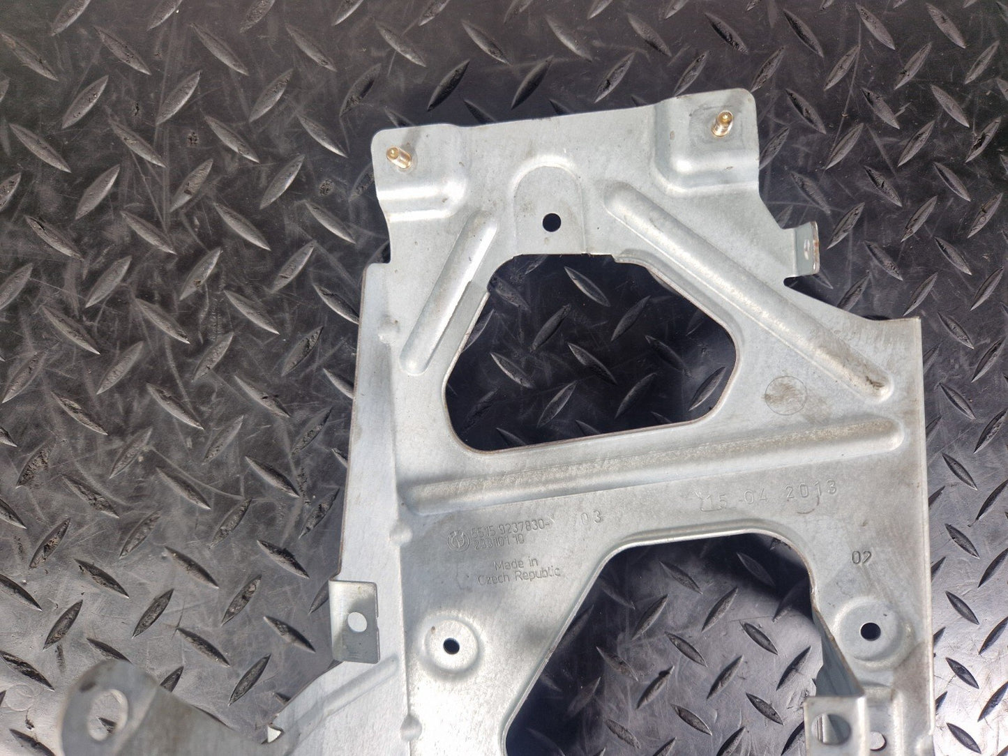 11-18 BMW 6 SERIES F06 TV MODULE BRACKET HOLDER MOUNT 9237830