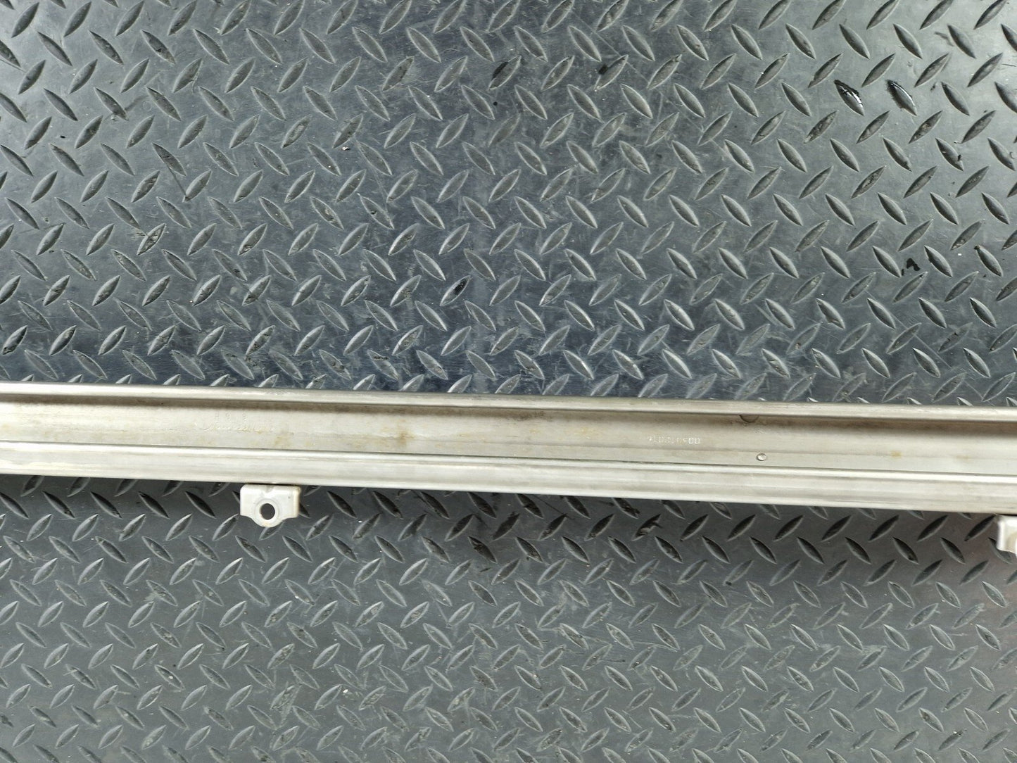 14-23 MERCEDES BENZ VITO W447 MIDDLE LEFT SLIDING DOOR RUNNER GUIDE A4477662100