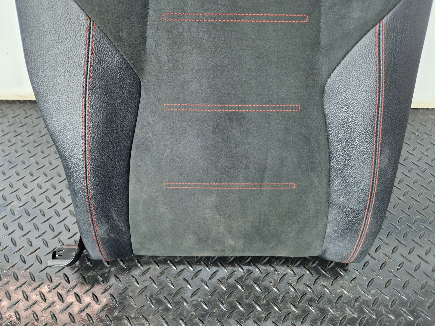 19-ON MERCEDES BENZ A CLASS EQ V177 A250e REAR RIGHT BACKREST