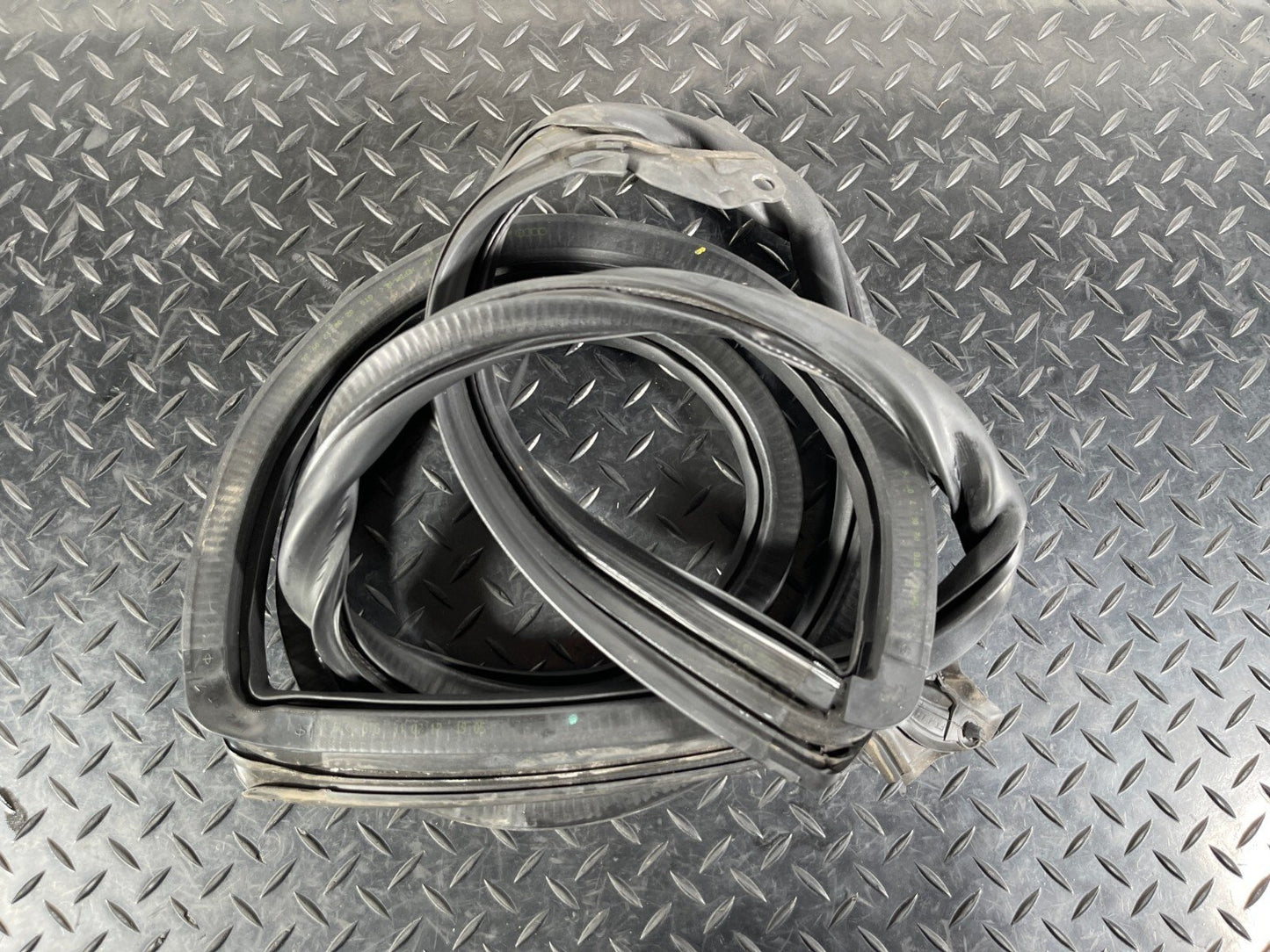 16-23 AUDI A5 F5 SPORTBACK S-LINE Rear Left Door Seal Rubber 8W8833707