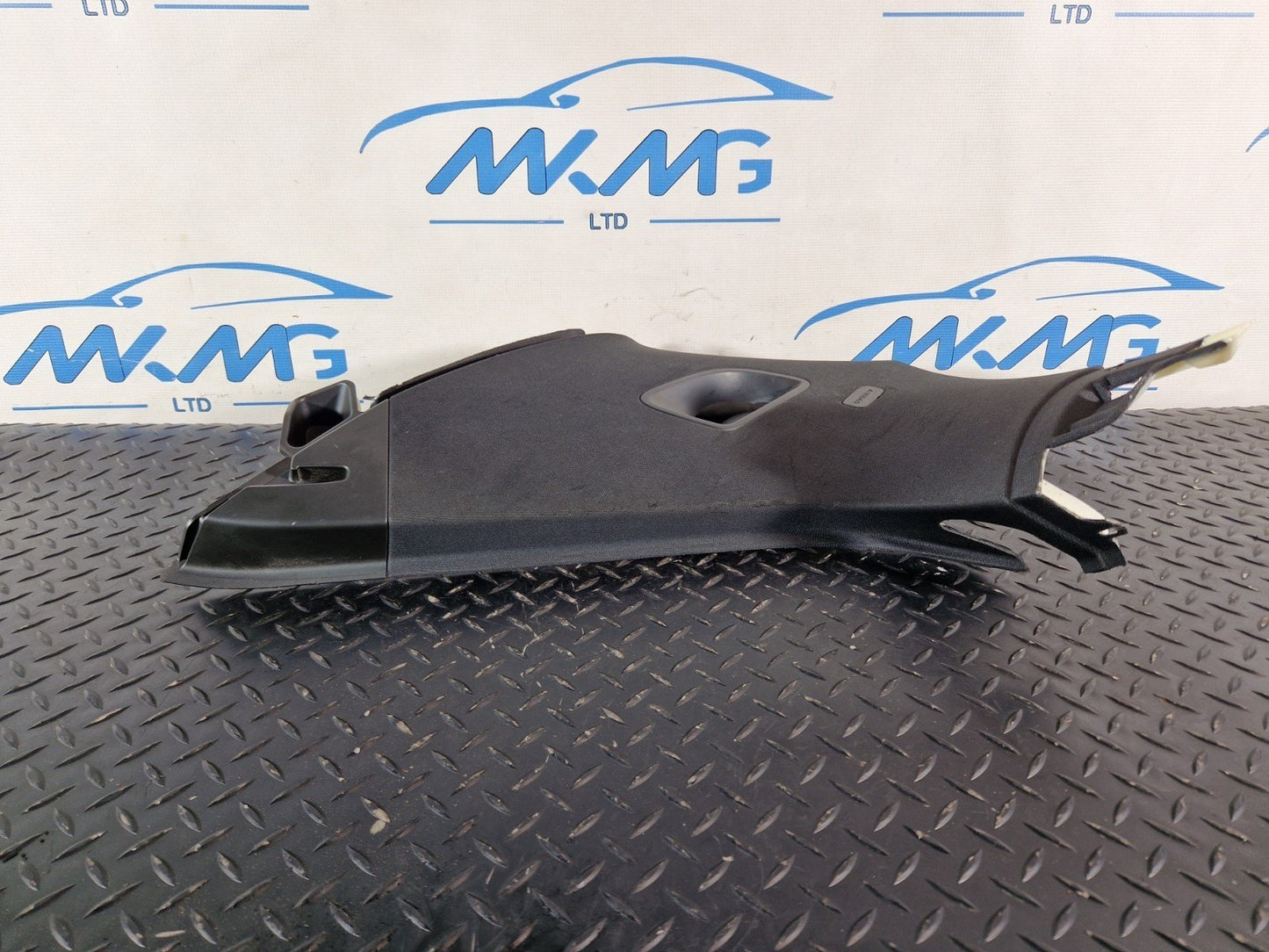 16-20 AUDI Q7 4M GENUINE RIGHT O/S UPPER D PILLAR TRIM 4M0867246B