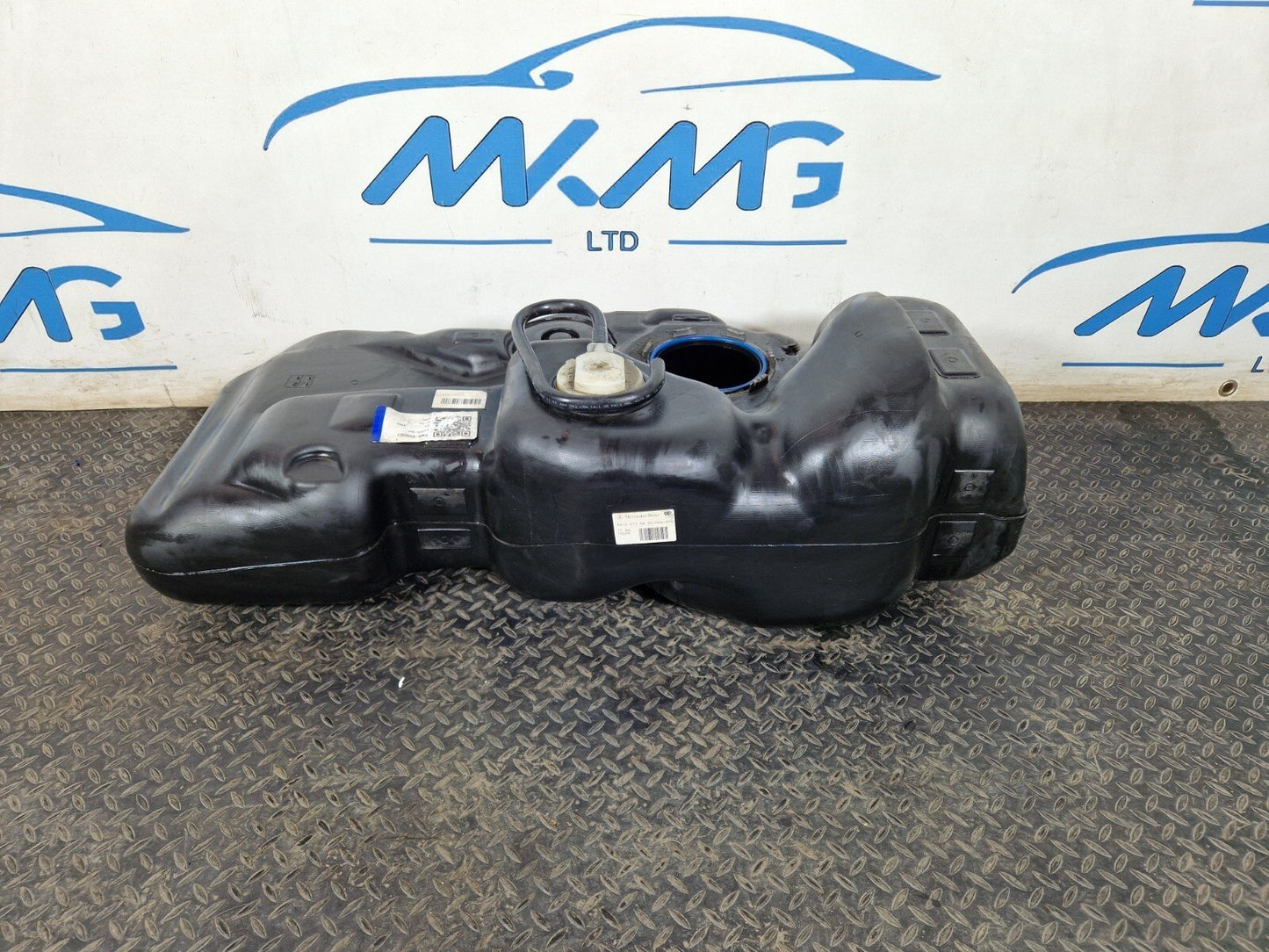 18-ON MERCEDES BENZ SPRINTER W907 W910 2.2 CDI FUEL TANK DIESEL A9104702100