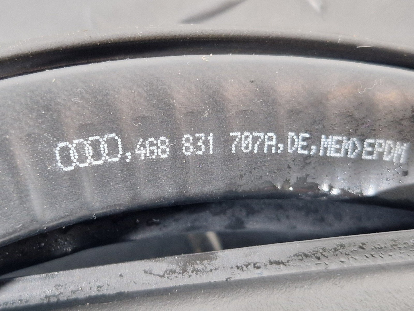 10-18 AUDI A7 4G S-LINE GENUINE FRONT LEFT NSF RUBBER WEATHER SEAL 4G8831707A