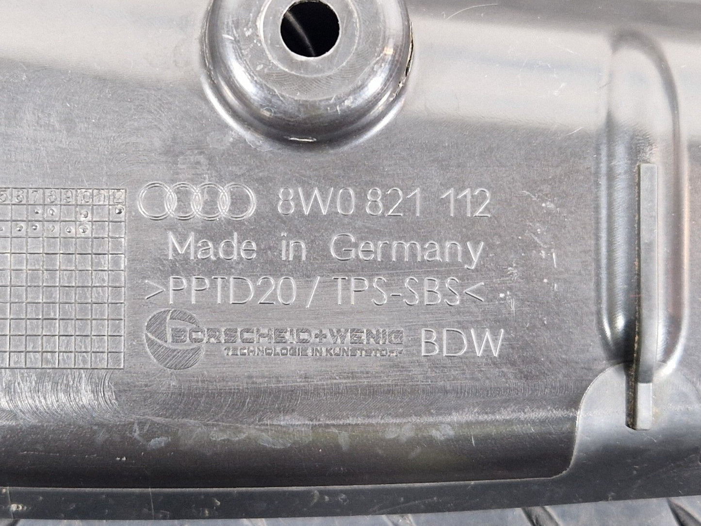 16-19 AUDI A4 B9 GENUINE FRONT RIGHT WING FILLER INSULATOR 8W0821112