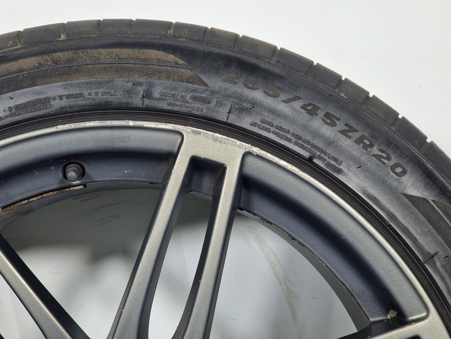 Audi Q5 20" Alloy Wheel with Tyre 4mm 255/45/20 8R0601025R