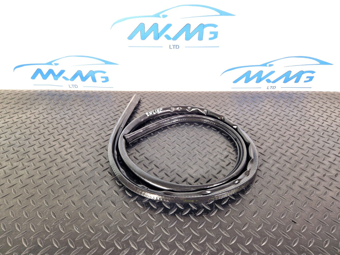 10-15 AUDI Q7 4L GENUINE OEM ENGINE HOOD BONNET RUBBER SEAL 4L0823731