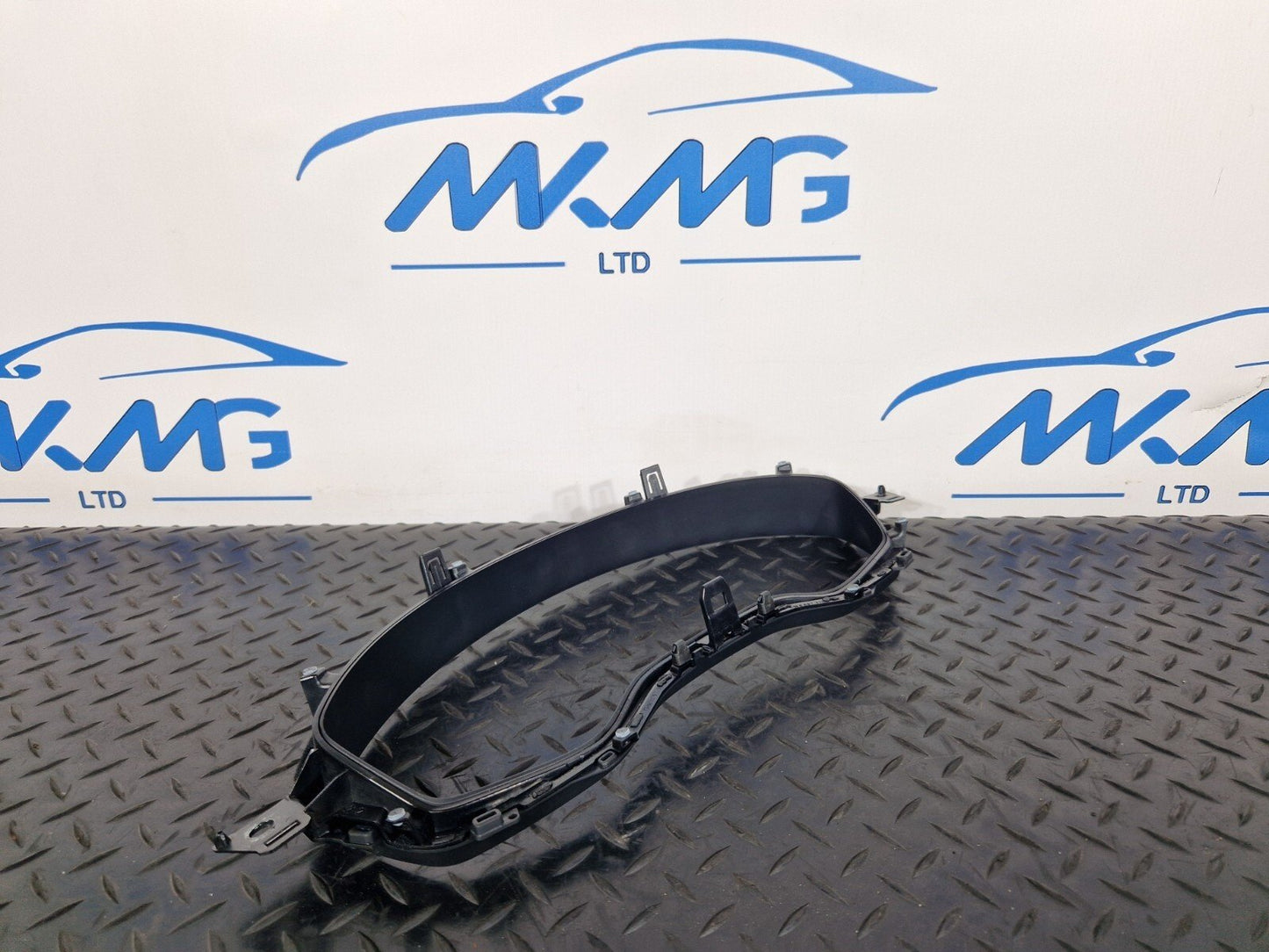 16-19 AUDI A4 B9 GENUINE SPEEDOMETER SURROUND TRIM COVER 8W0857115