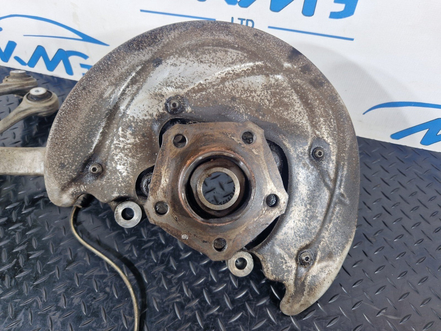 16-19 AUDI A4 B9 AVANT ULTRA SPORT HUB STUB & WISHBONES FRONT RIGHT 8W0407242F