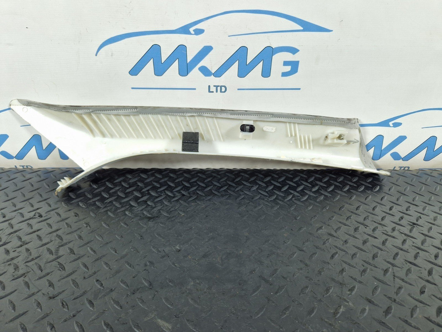 14-19 LAND ROVER L550 DISCOVERY SPORT OEM FRONT LEFT A PILLAR TRIM FK7203511A