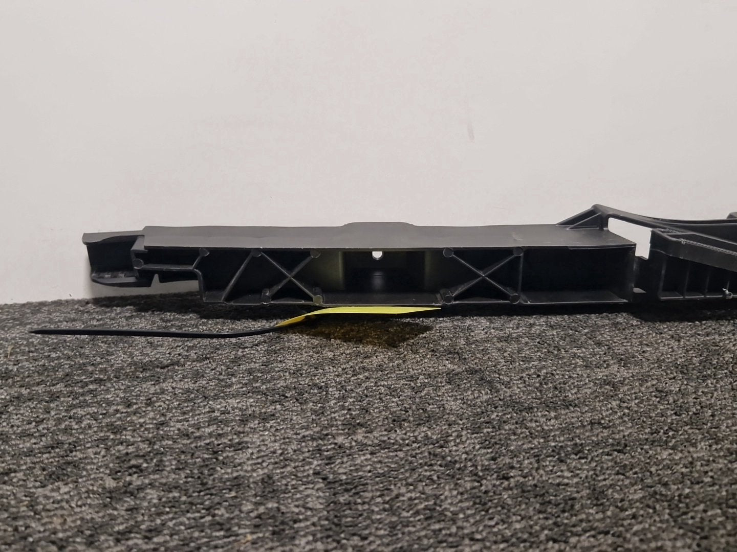 Audi A6 C7 Genuine Rear Centre Middle Bumper Holder Bracket 4G9807458
