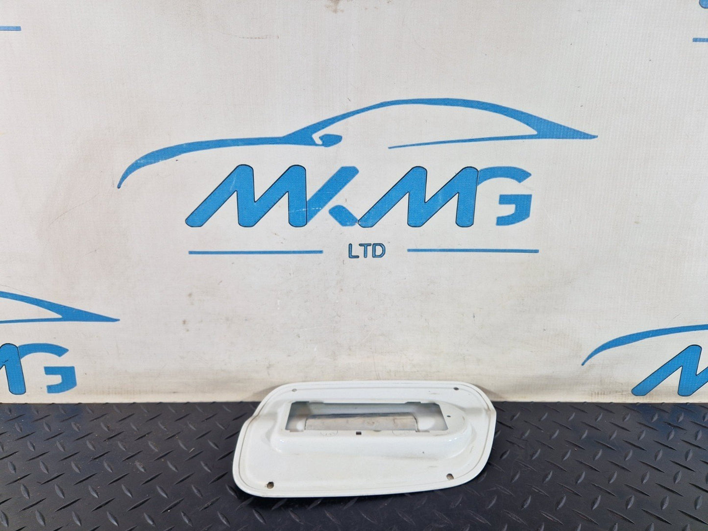 11-18 BMW 6 SERIES F13 FUEL FILLER FLAP LID COVER IN WHITE