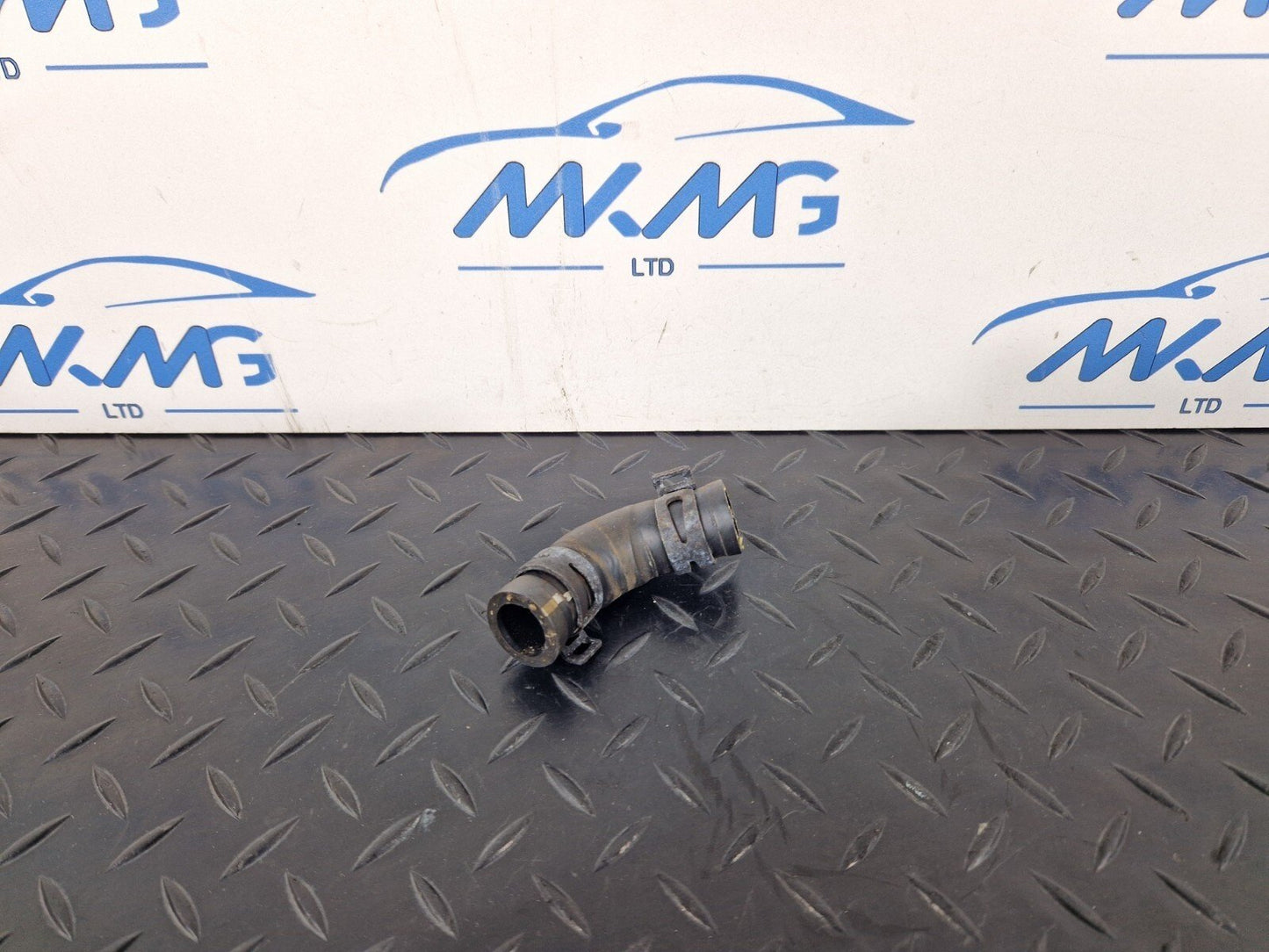 16-19 AUDI A4 AVANT B9 S-LINE OEM ENGINE COOLANT HOSE 8W0121475A