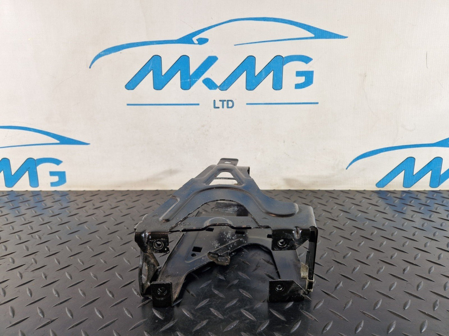 11-18 BMW 6 SERIES F13 HEADLIGHT SUPPORT BRACKET RIGHT SIDE 8125806