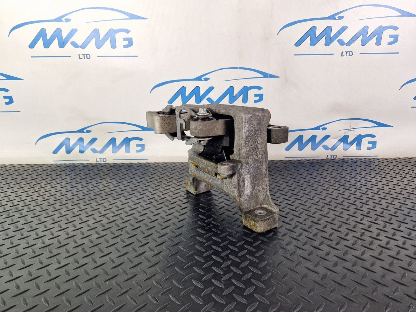 18 ON MERCEDES BENZ SPRINTER W910 FWD OM651.658 ENGINE MOUNT A9102410000