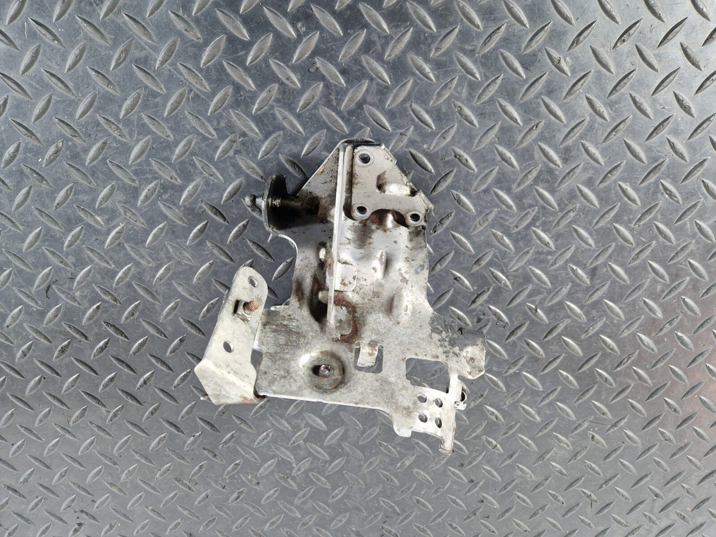 06-14 MERCEDES BENZ SPRINTER W906 2.2 CDI REAR MOUNT BRACKET SUPPORT A6510900741
