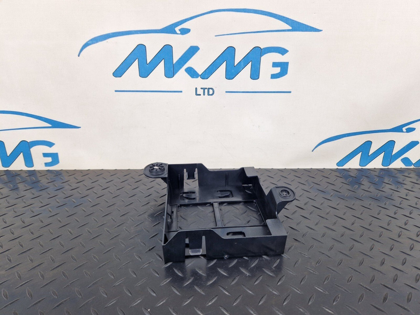 10-18 AUDI A7 4G S-LINE OEM GENUINE OEM BRACKET MOUNT TRIM 4G8907368