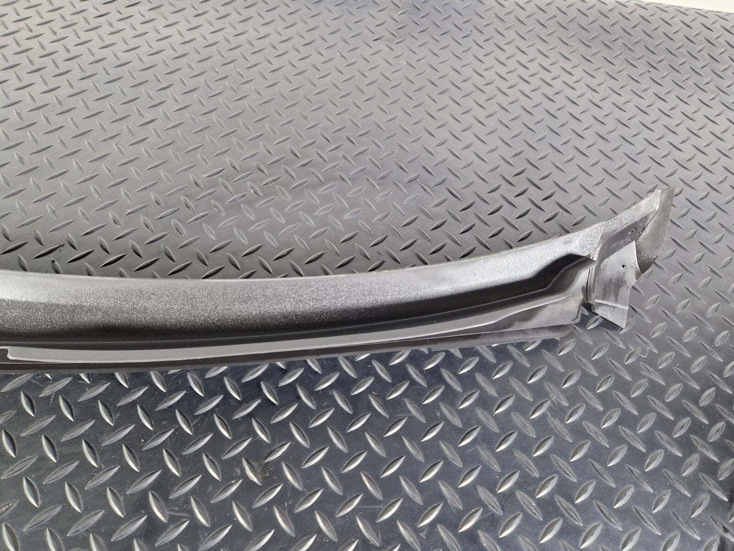 10-18 AUDI A7 4G S-LINE FRONT WINDSCREEN SCUTTLE PANEL WIPER COVER 4G8819403