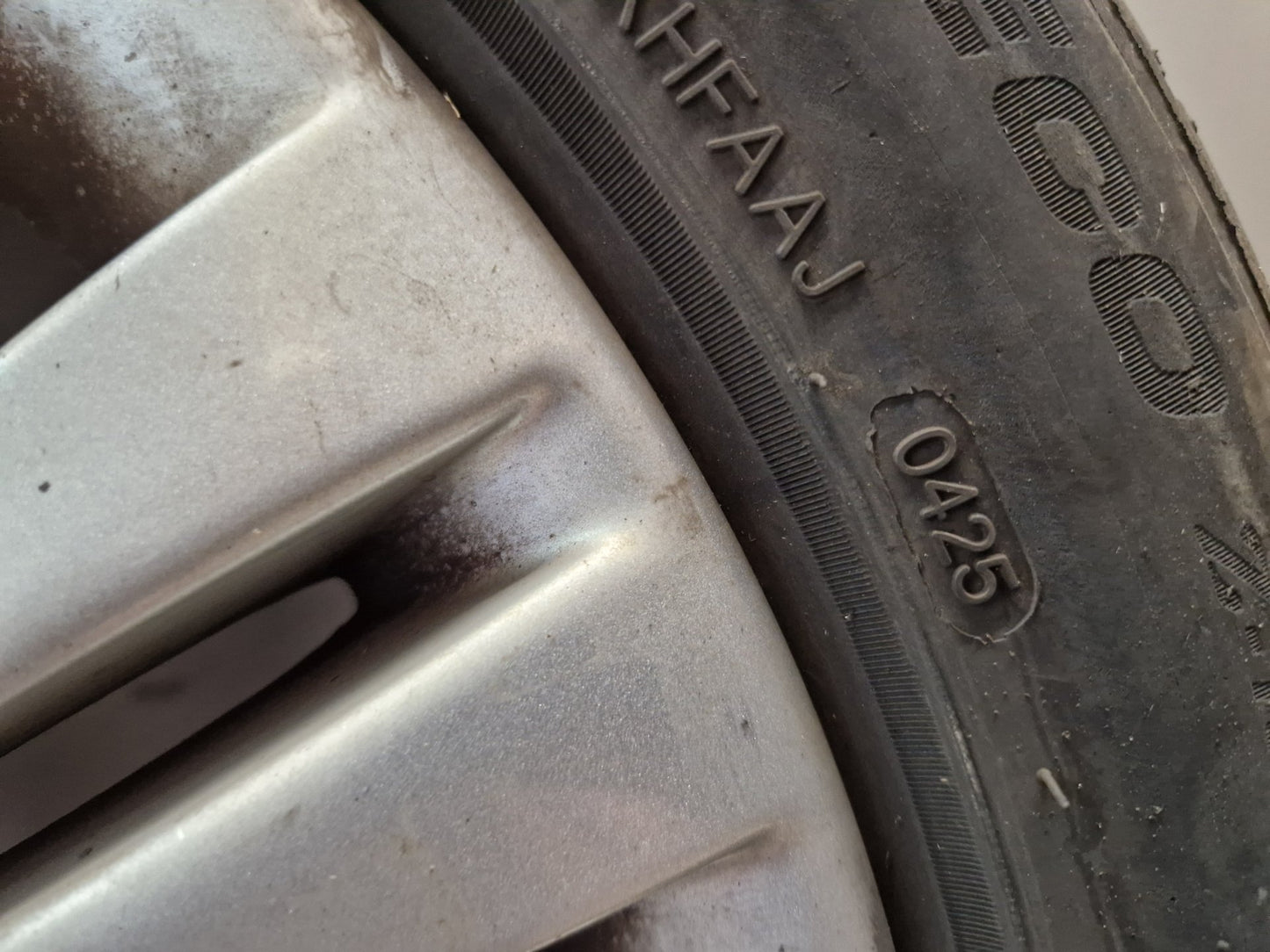 Vauxhall Astra MK6 (J) (A3400) 17" Alloy Wheel with Tyre 215/50/17 ~6mm