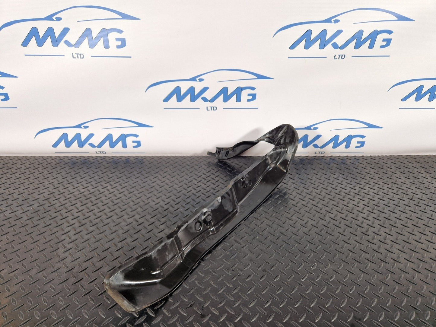 10-18 AUDI A7 4G S-LINE FRONT RIGHT WING FENDER END SEAL PLATE 4G8821112A