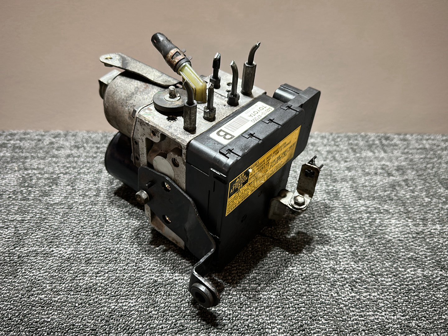 Toyota Prius MK2 (NHW20) Hatchback Genuine ABS Brake Pump Module 44510-47050