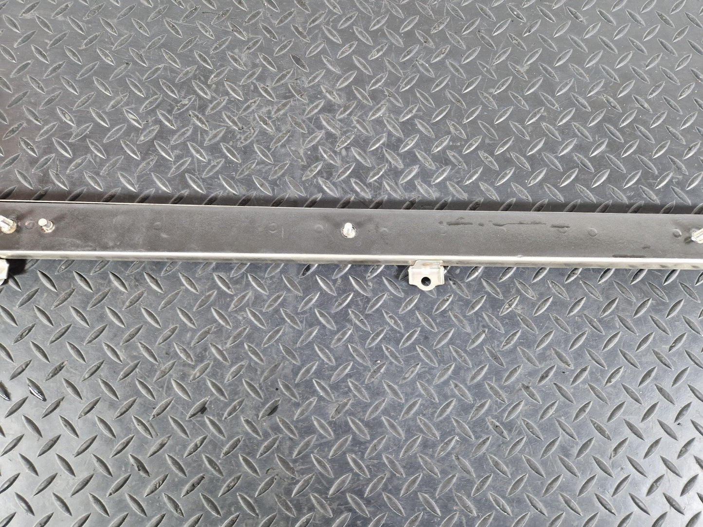 14-23 MERCEDES BENZ VITO W447 MIDDLE LEFT SLIDING DOOR RUNNER GUIDE A4477662100