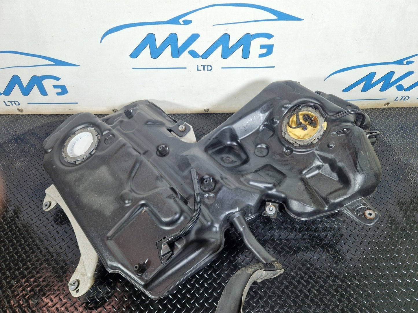 15-18 AUDI A7 4G OEM FUEL TANK 4GX201021