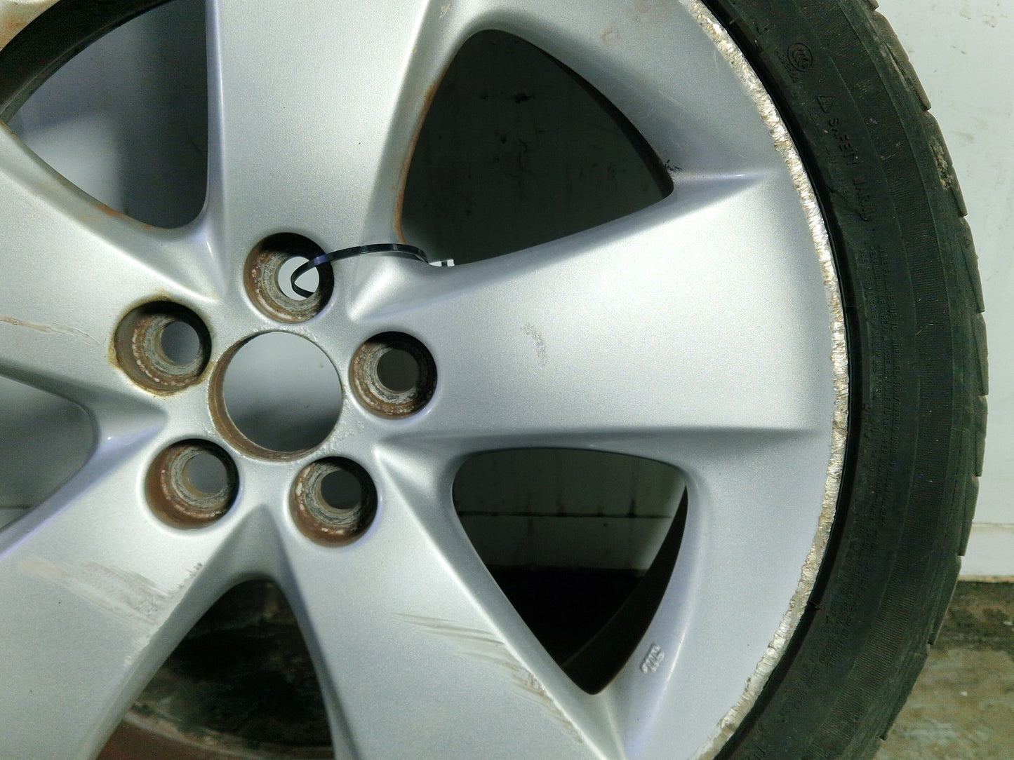 Toyota Prius MK3 (ZVW30) 17" Alloy Wheel with Tyre 215/45/17 ~3mm