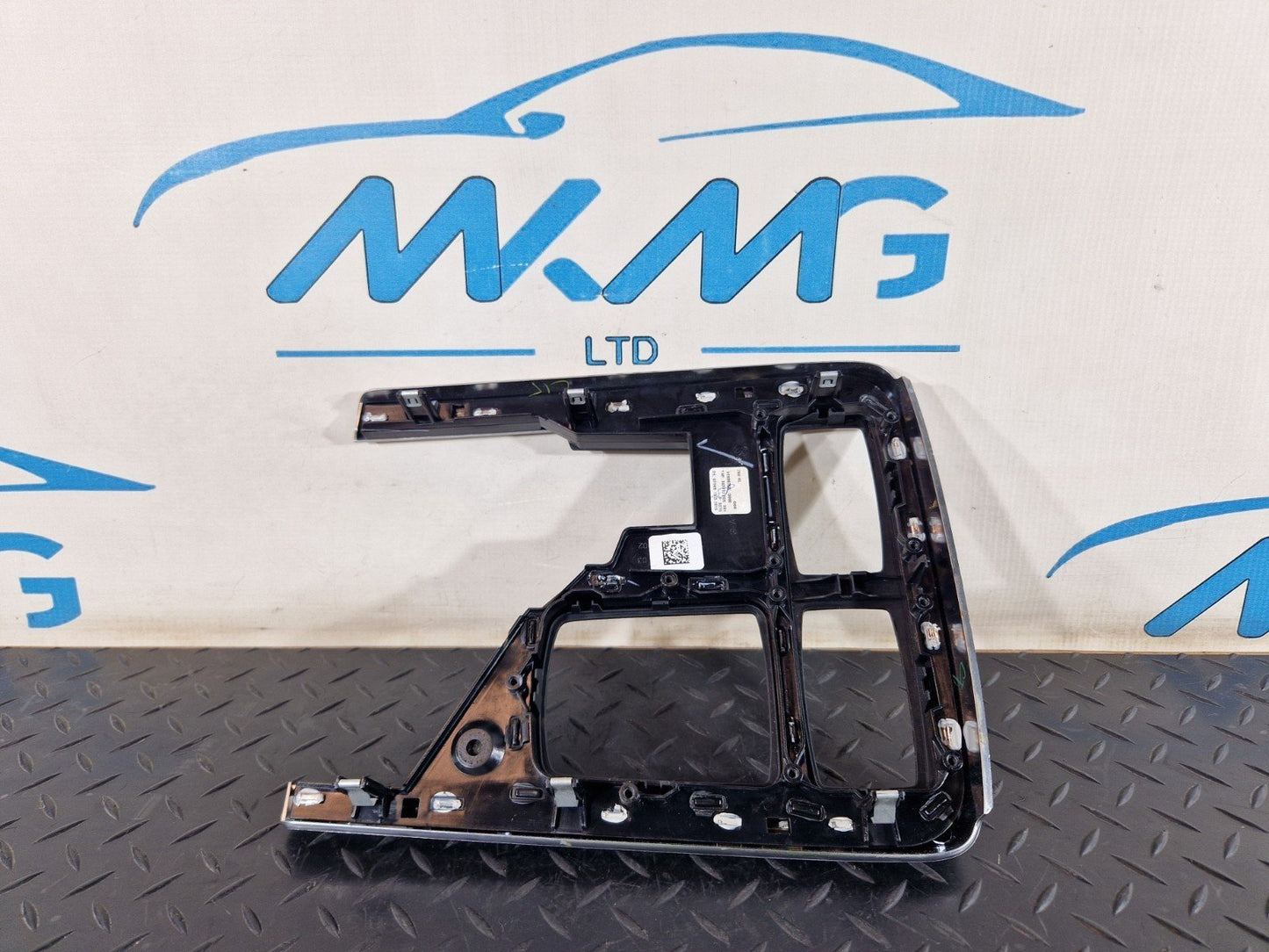 11-19 MERCEDES BENZ ML W166 GENUINE OEM CENTRE CONSOLE SURROUND TRIM A1666803017