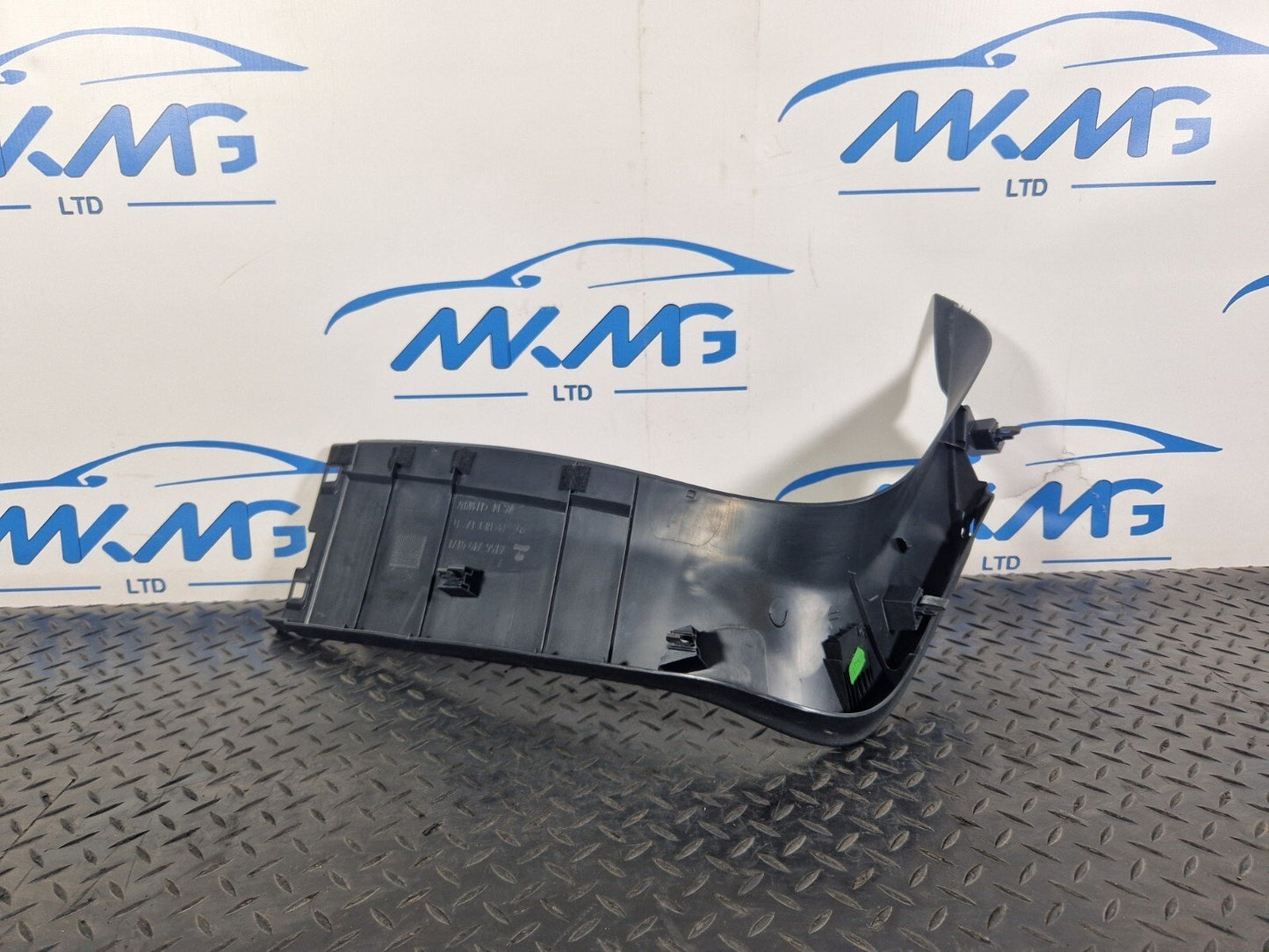 14-20 MERCEDES BENZ GLA X156 TAILGATE COVER TRIM LEFT A1567400171 A1567401900