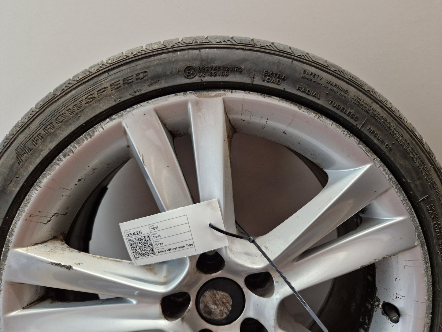 Seat Ibiza MK4 FL- 6J 17" Alloy Wheel with Tyre 215/40/17 ~6mm