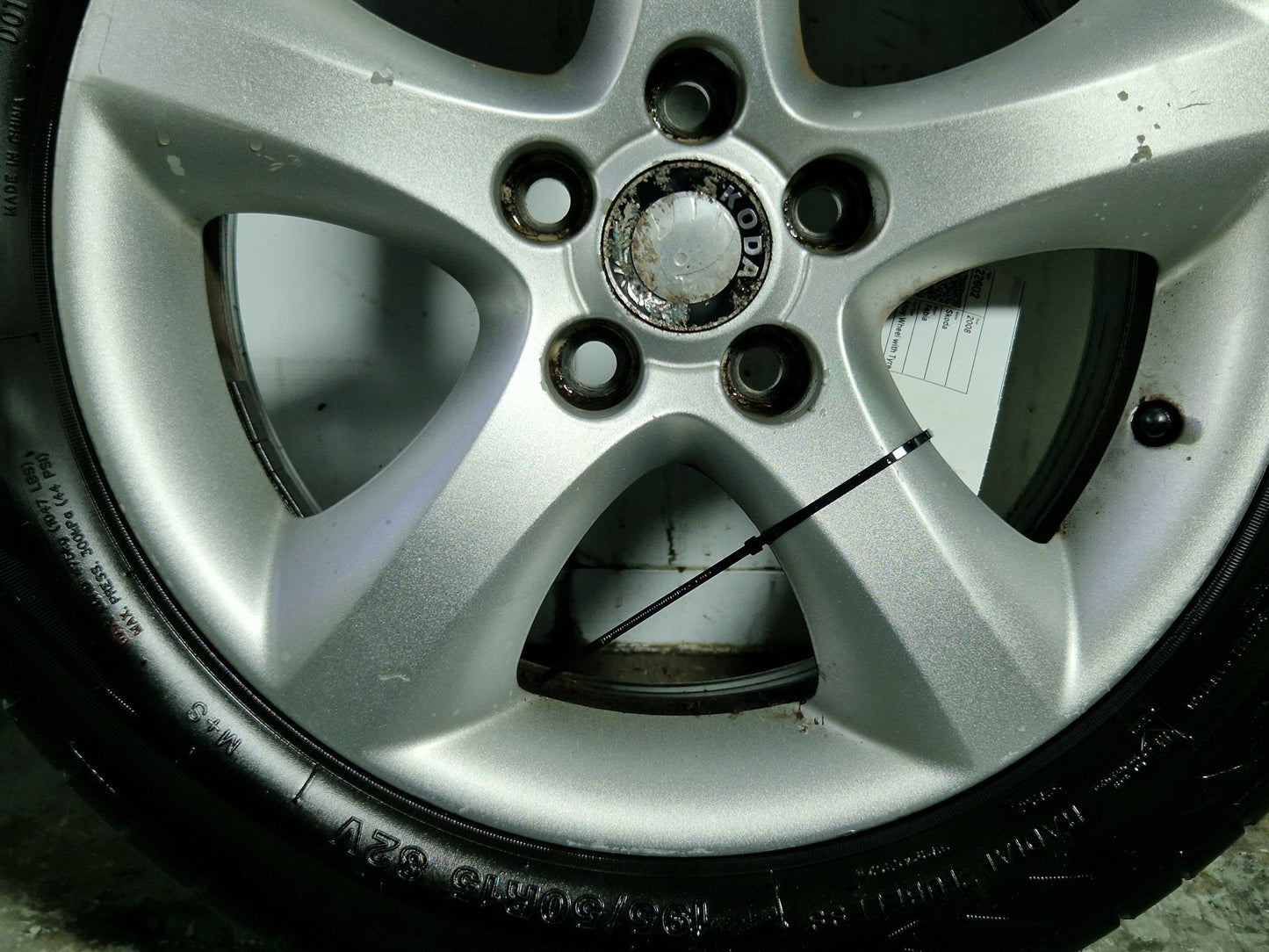 Skoda Fabia 5J 15" Alloy Wheel with Tyre 195/50/15 Genuine ~6mm