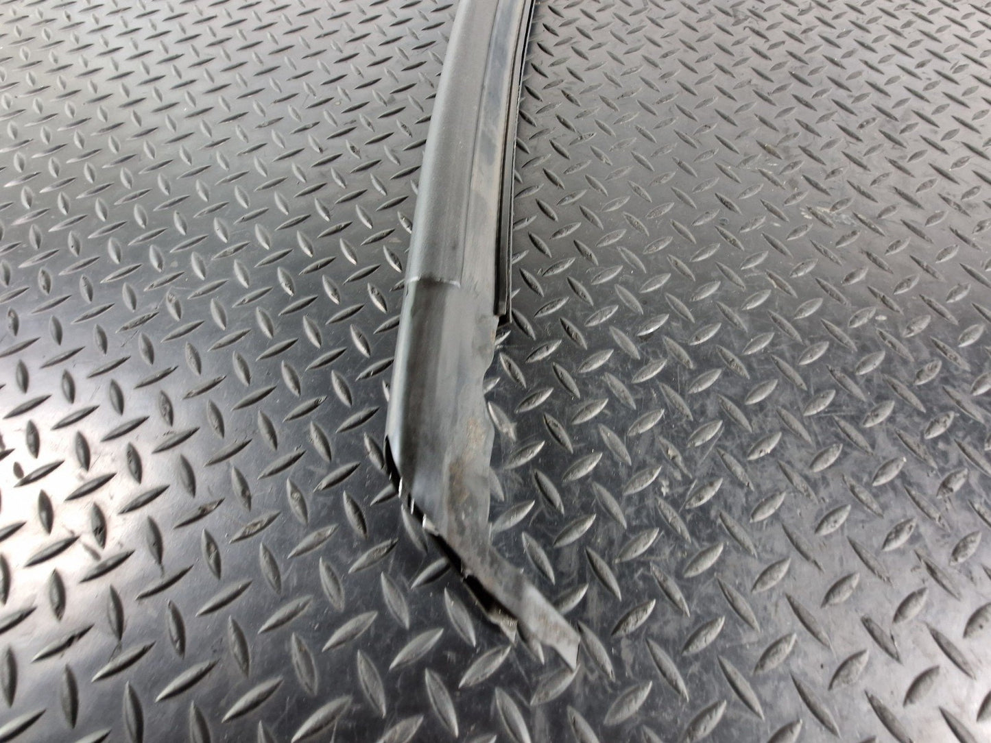 14-23 MERCEDES VITO W447 GENUINE RUBBER SEAL REAR DOOR BLACK A44717583