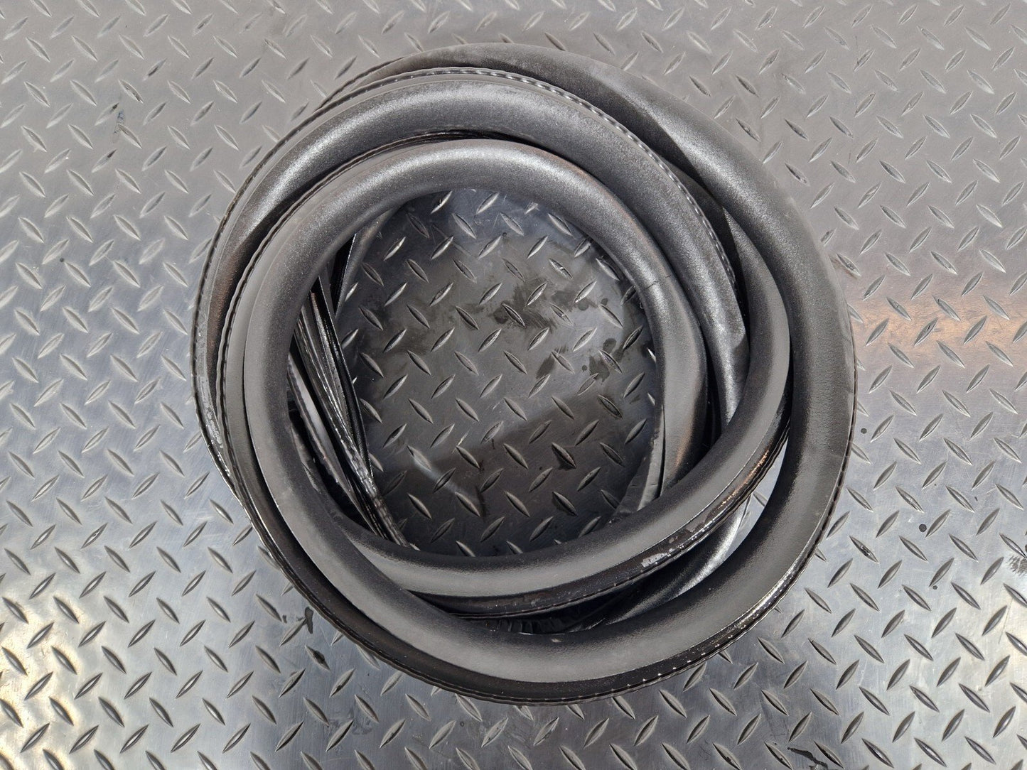 19-ON MERCEDES CLA C118 FRONT LEFT DOOR RUBBER SEAL A1186920500
