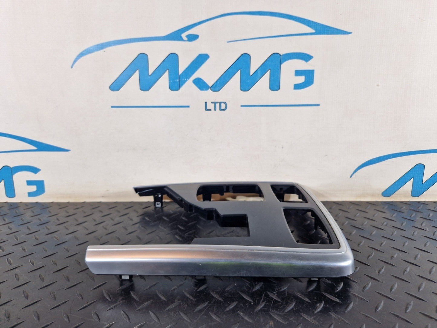11-19 MERCEDES BENZ ML W166 GENUINE OEM CENTRE CONSOLE SURROUND TRIM A1666803017