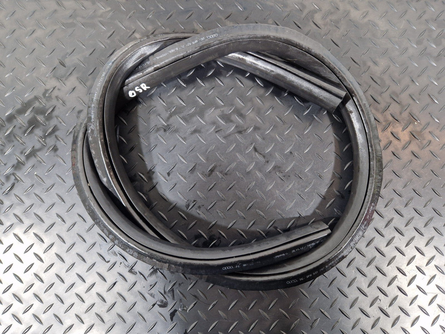 12-17 AUDI S5 CONVERTIBLE FRONT LOWER DOOR SEAL FITS LEFT & RIGHT 8F0831707B