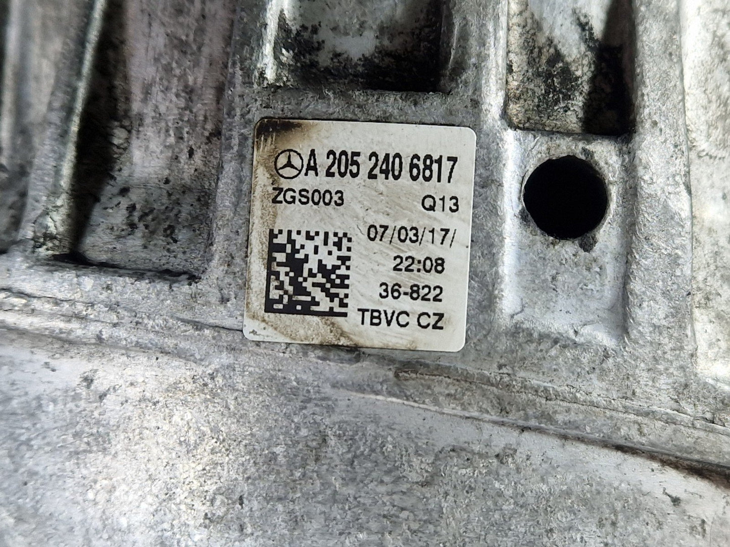 14-21 MERCEDES BENZ C300h W205 GENUINE LEFT PASSENGER ENGINE MOUNT A2052406817