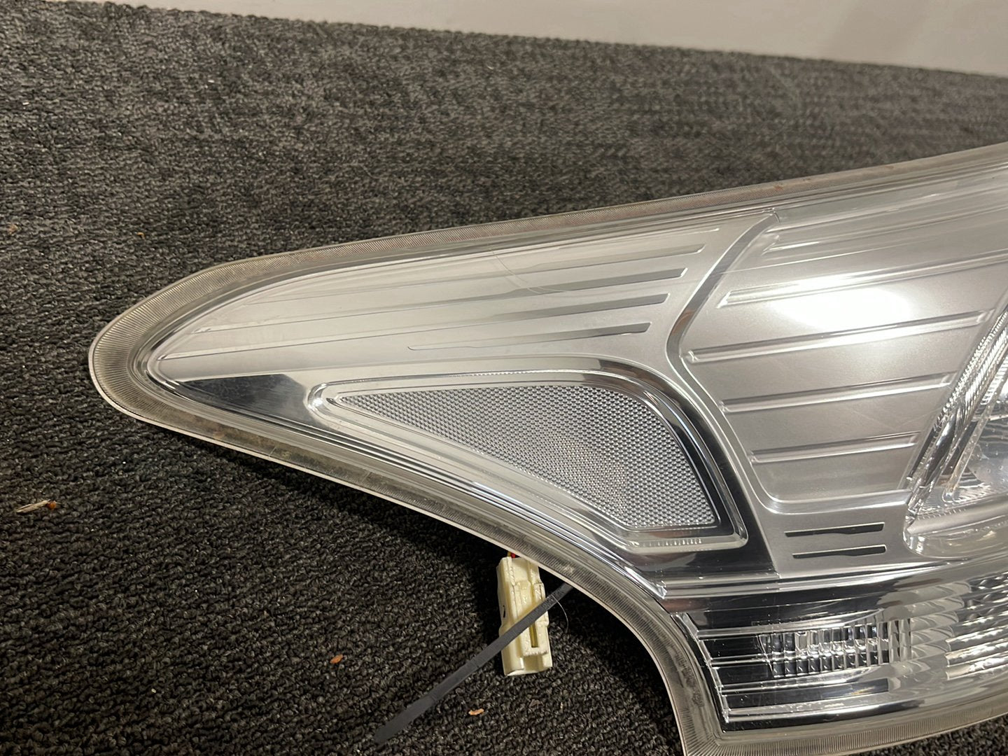 2015 Mitsubishi Outlander PHEV MK3 Genuine Rear Left Outer Tail Light 8330A789