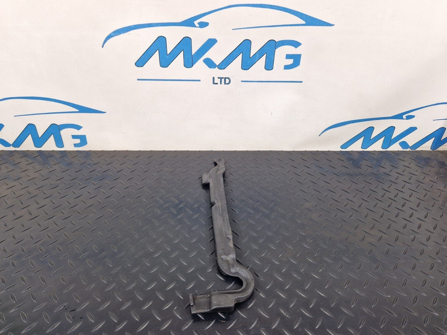 10-18 AUDI A7 4G S-LINE OEM FRONT LEFT WING SEAL 4G8823731
