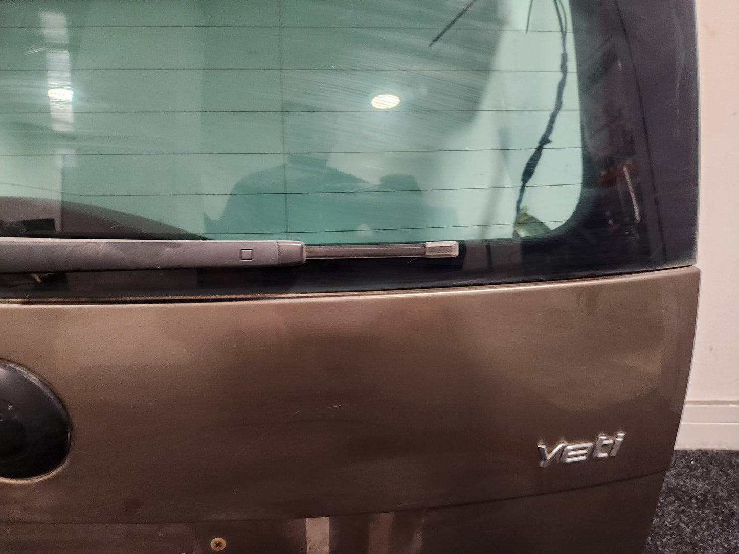 Skoda Yeti MK1- 5L SUV Genuine Rear Bootlid Trunk Tailgate in Brown 1M/ F8N