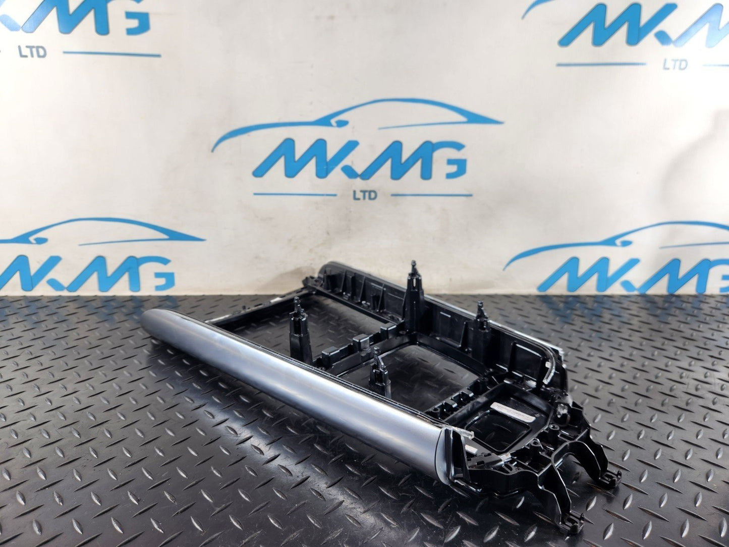 19-ON MERCEDES BENZ B CLASS W247 CENTRE CONSOLE TRIM GENUINE A2476807103