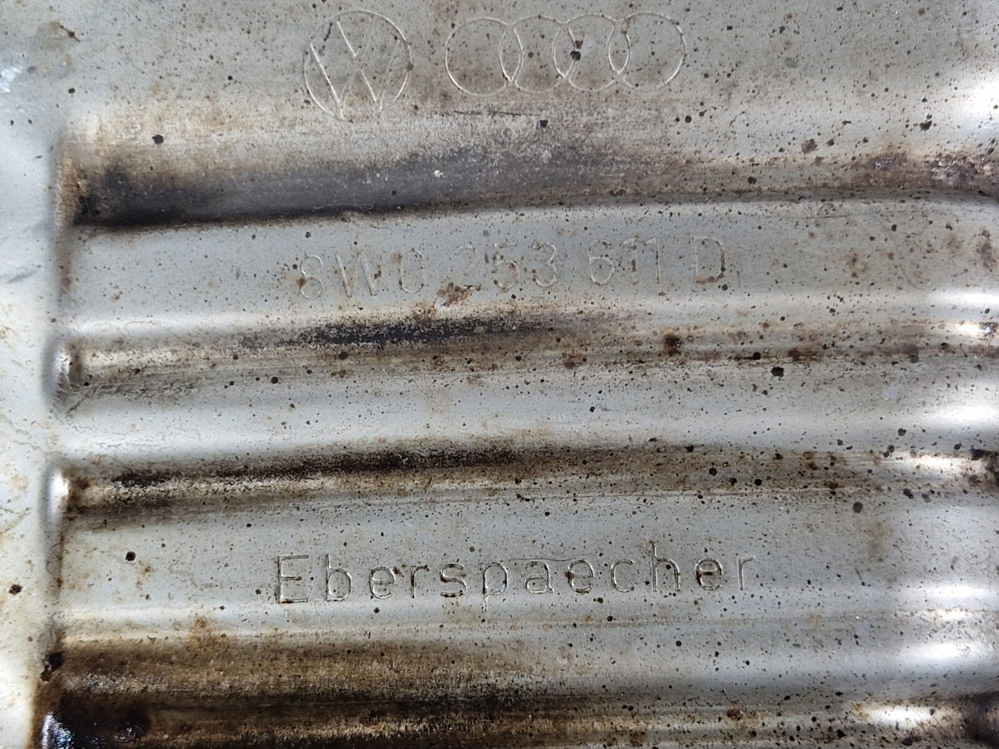 16-19 AUDI A4 B9 REAR EXHAUST BOX 8W0253611D